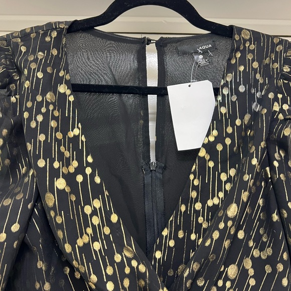 NWT Aqua Foiled Peplum V-Neck Blouse - Picture 6 of 11